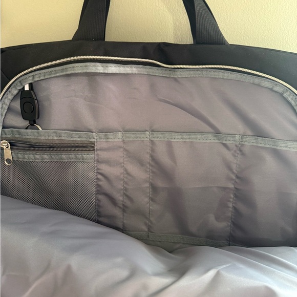 Chic Black Quilted Laptop Bag with Gold Accents NEW - Picture 6 of 6